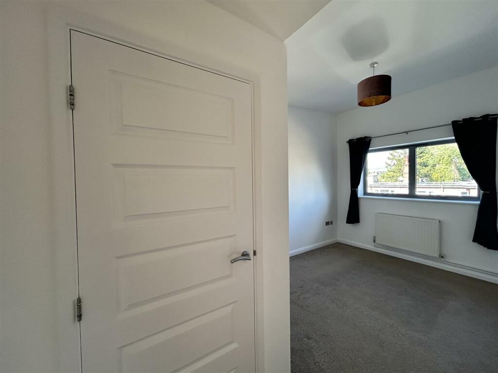 BEDROOM 1: