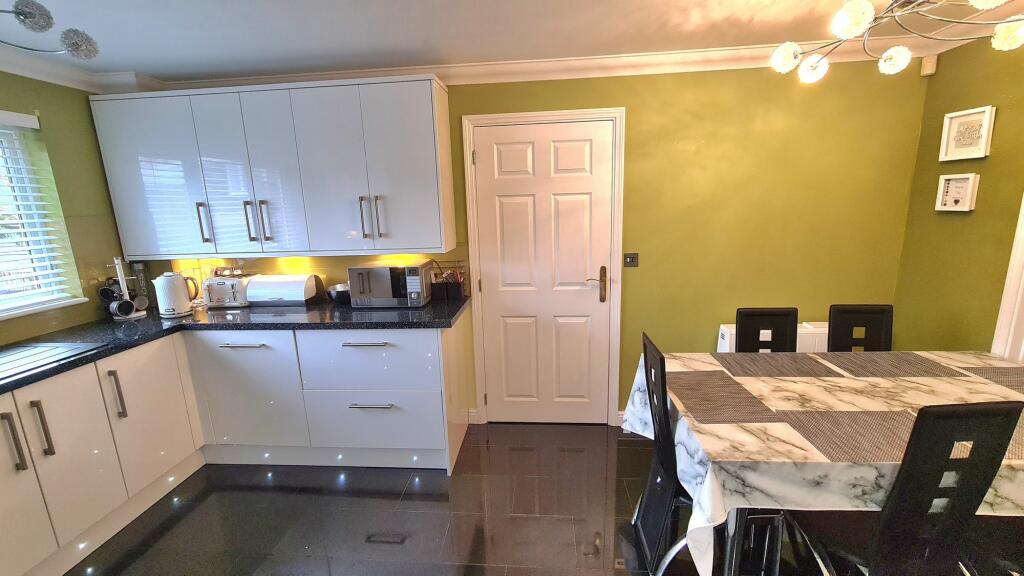 KITCHEN DINING ROOM