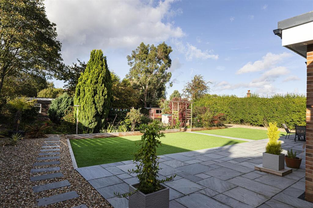 Bramleys Estate Agents - Cumberland Avenue - Fixby