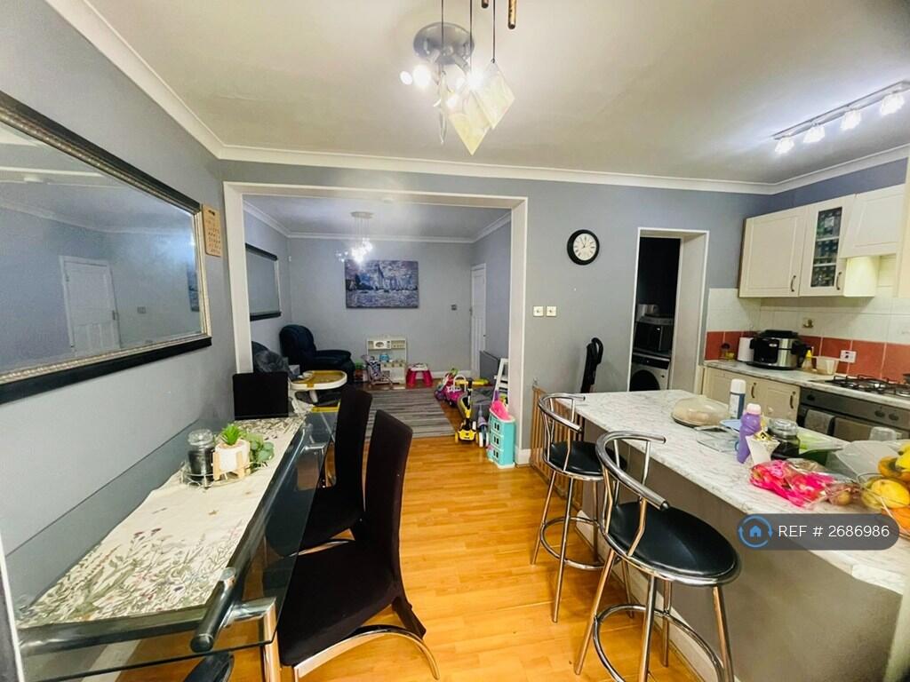 Kitchen &amp; Dining