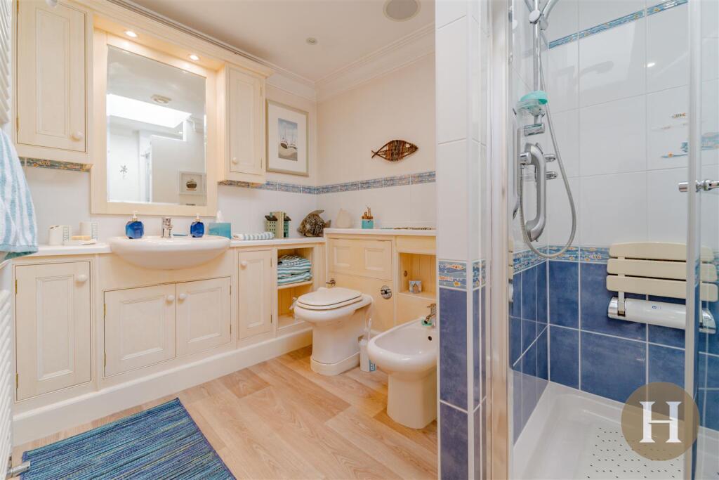 Hadleigh Estate Agents-1.jpg