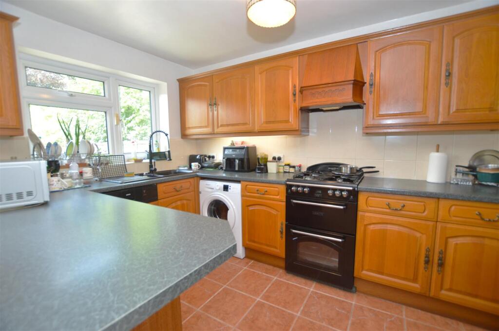 31 Argyle Avenue kitchen.JPG