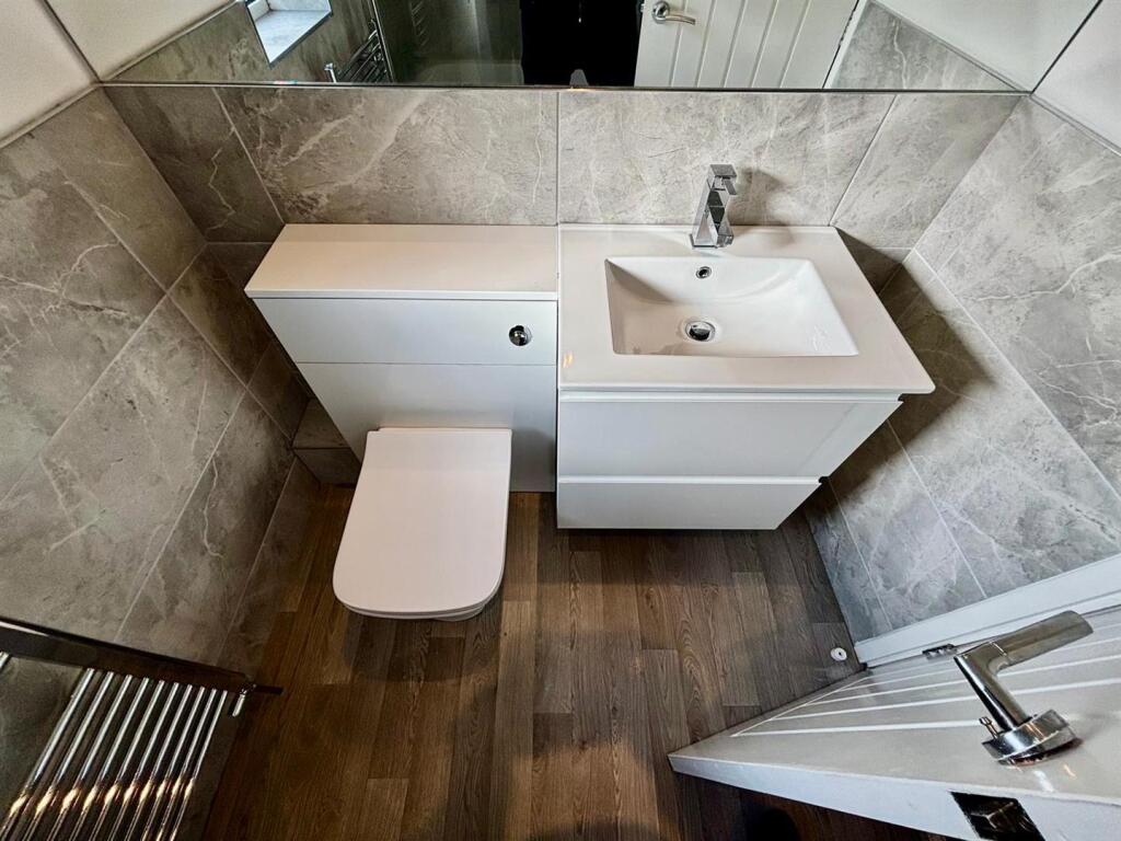 Bathroom / WC:
