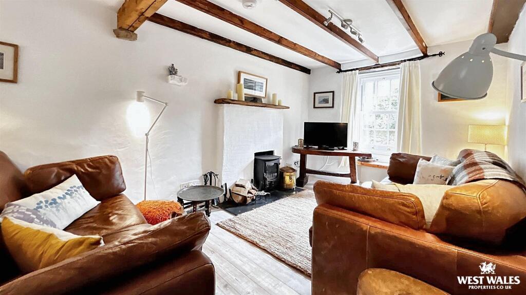 Living Room 2 (1).jpg