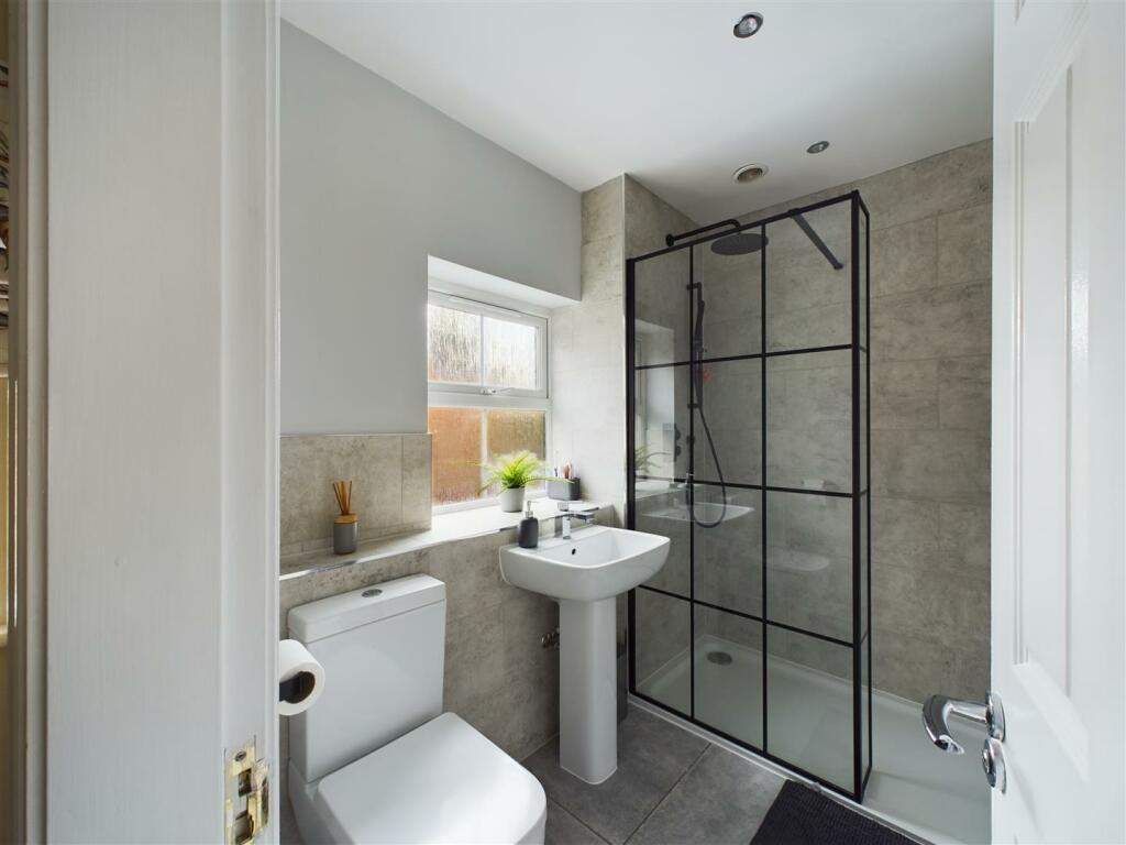 SHOWER ROOM