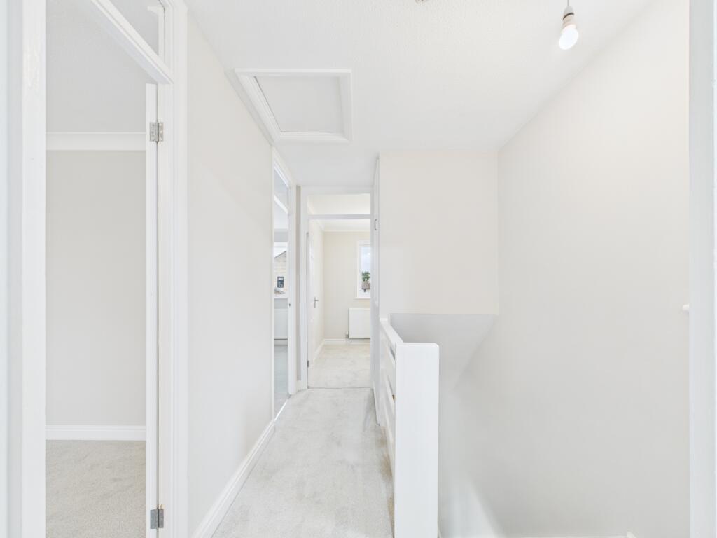 CAM02023G0-PR0184-STILL035