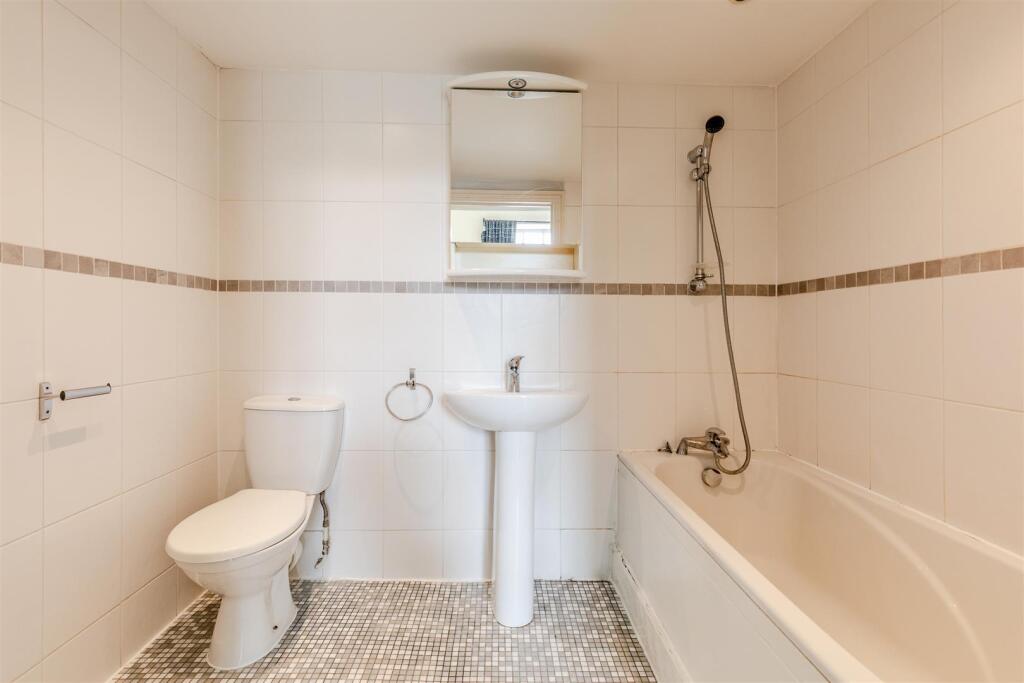 Oakfield Road, Clifton Bathroom.jpg