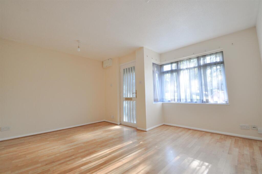 Sitting room 1.jpg