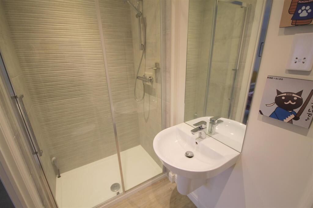 W Ensuite.JPG