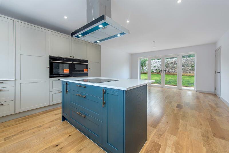 Kitchen/family room (7a)