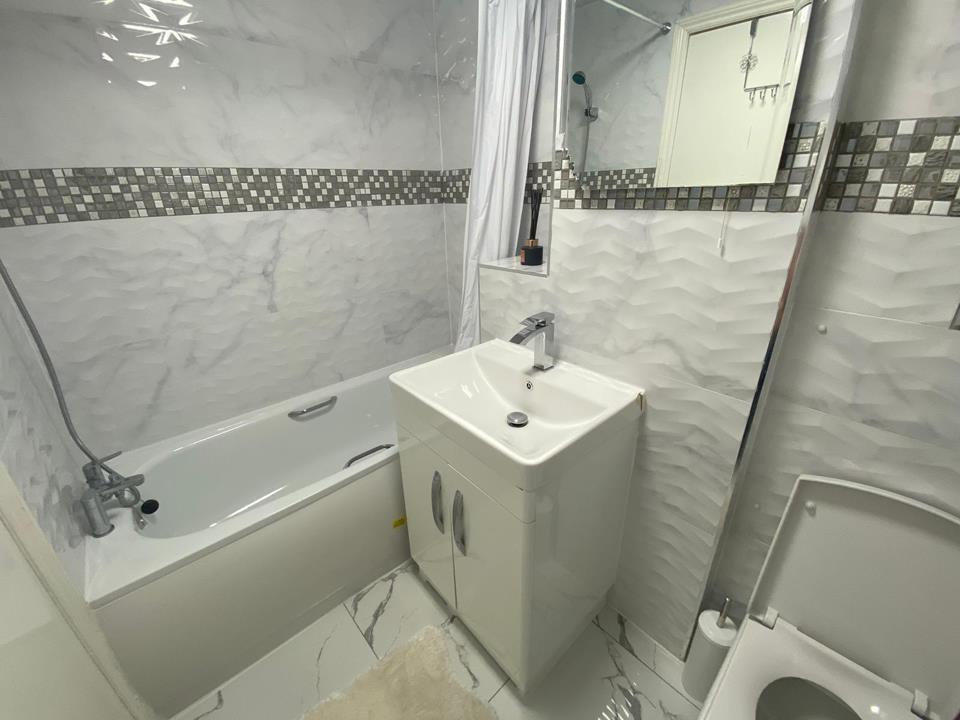 bathroom 2.jpg