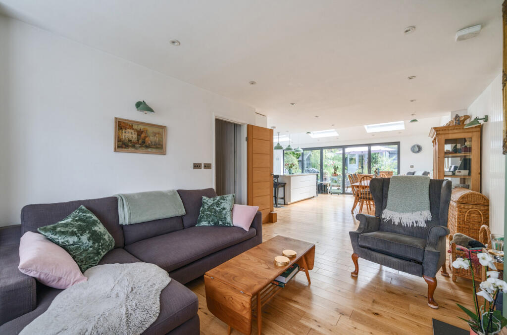 1309429-4-684aed9...