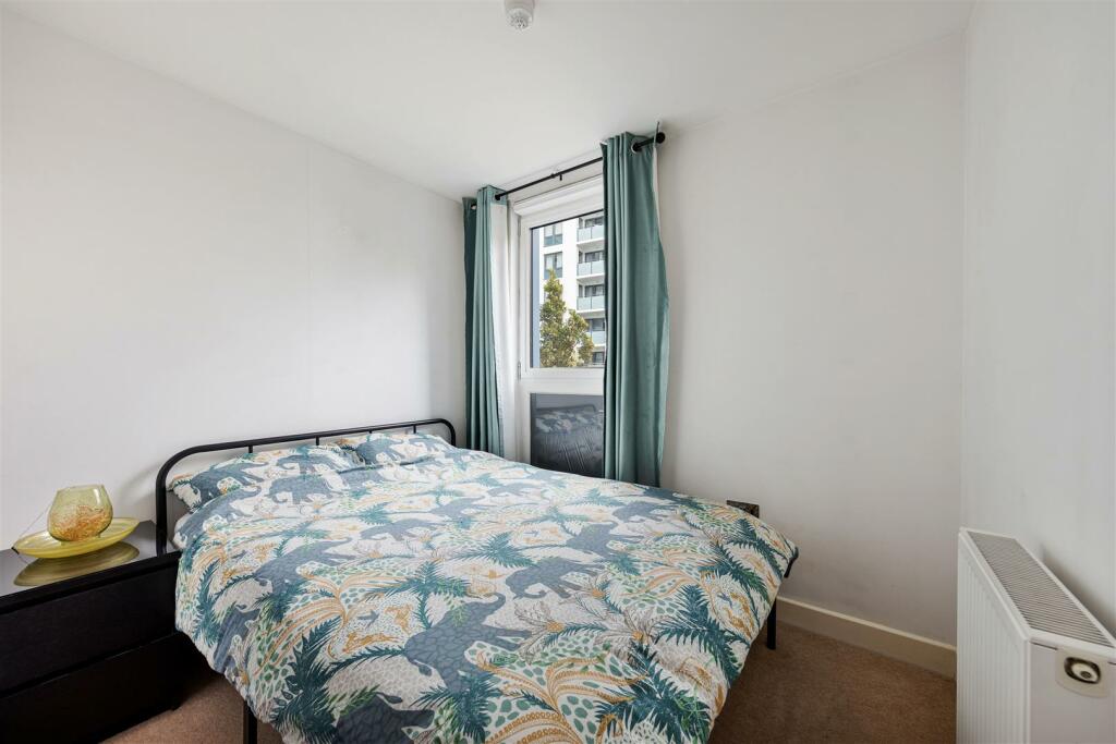 Apollo Court E15