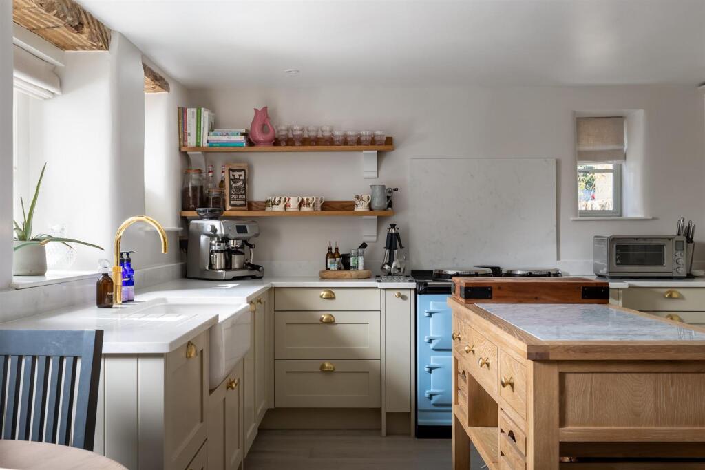 18 - The Old Post Office - GL7 7EF - Web.jpg