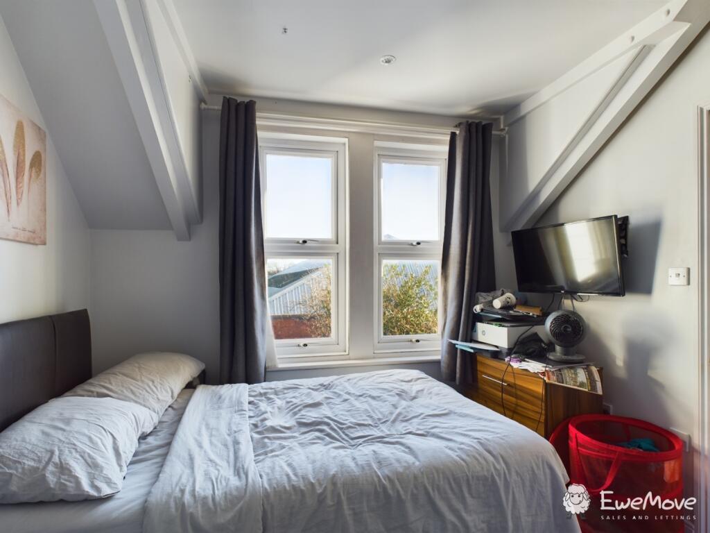 CAM02899G0-PR0044-STILL013