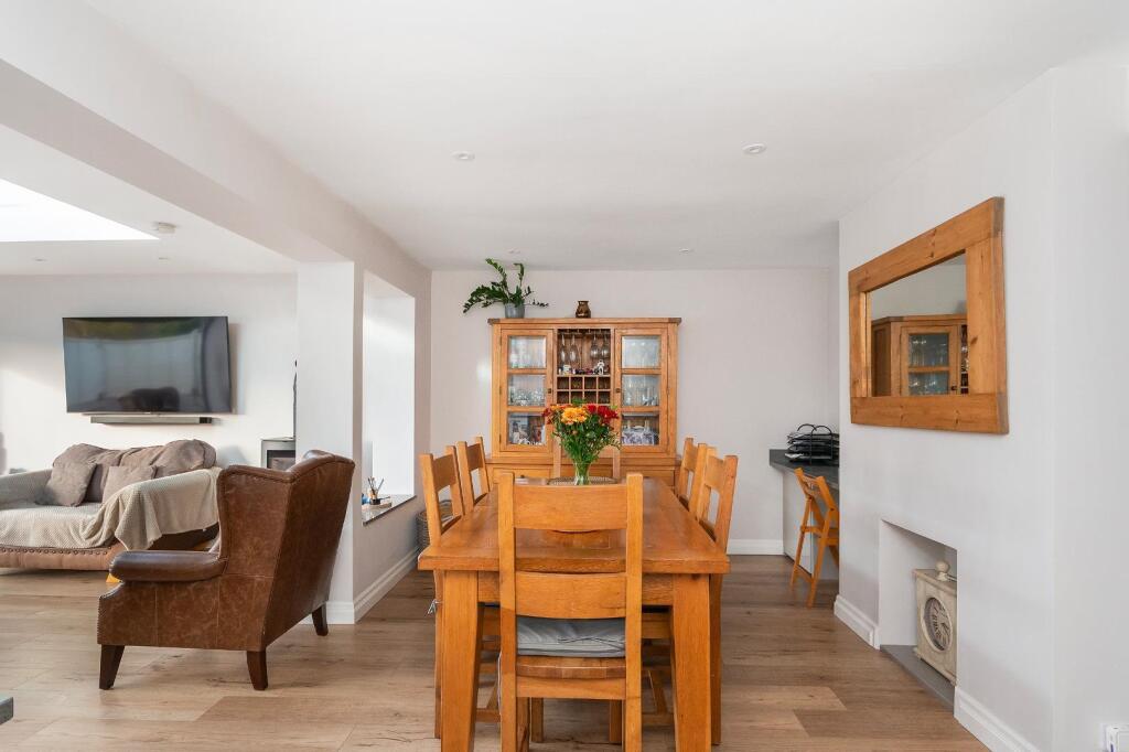 1B2H9RDD - Kitchen Diner E.jpg
