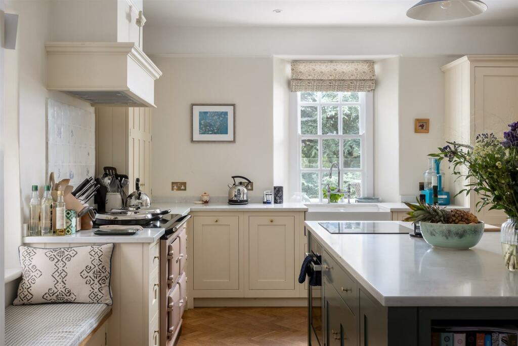 12 - Overbutterrow House - GL5 5BP - Web.jpg
