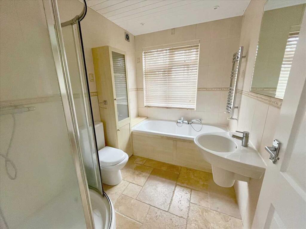BATHROOM/WC