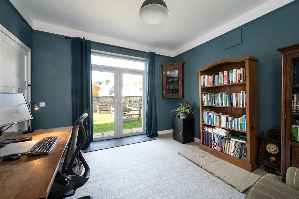 Bedroom 5/Study