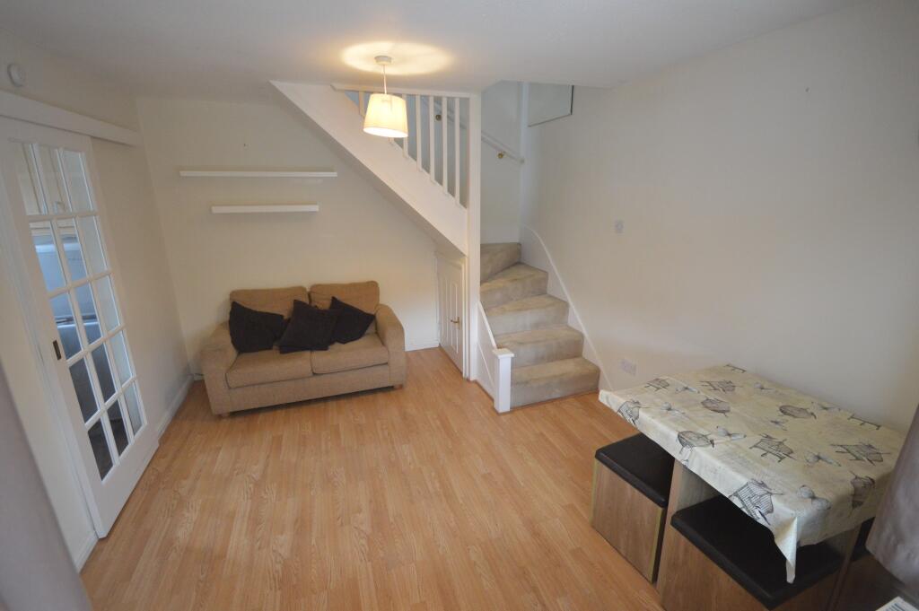 5 Lisle Close Lounge