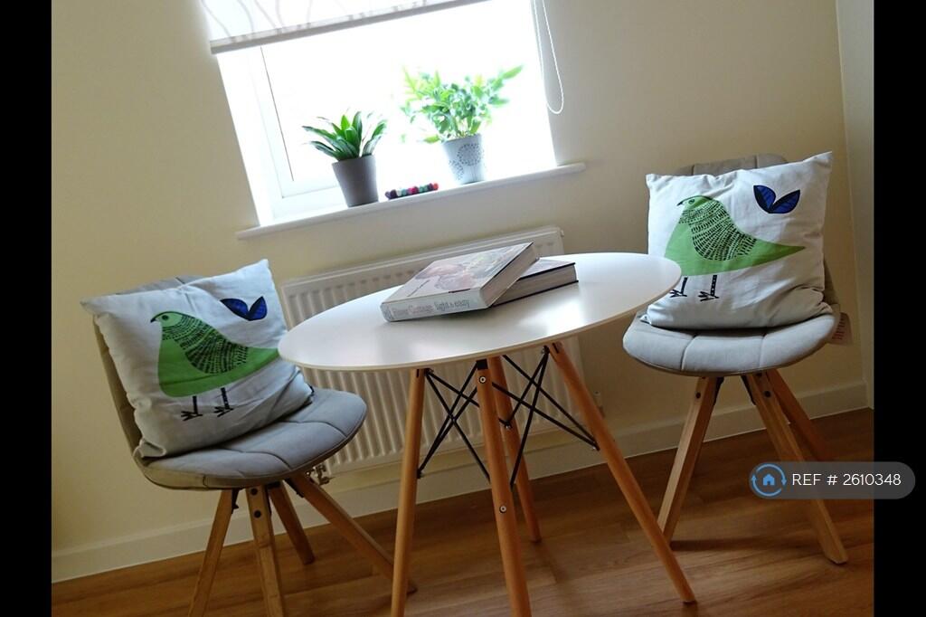 Table &amp; Dining Chairs Included