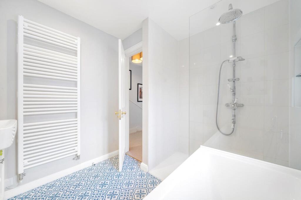 Bathroom 2.jpg