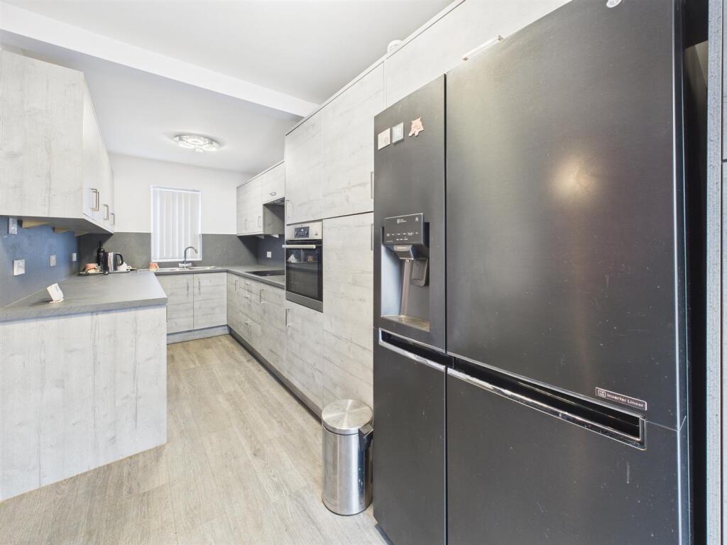 KITCHEN/ DINING ROOM