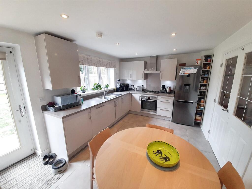 Kitchen / dining room
