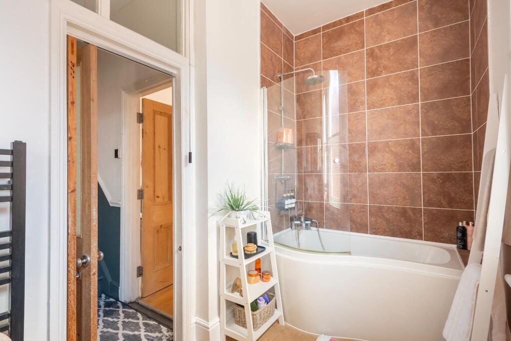 0C8RKE - Bathroom B.jpg