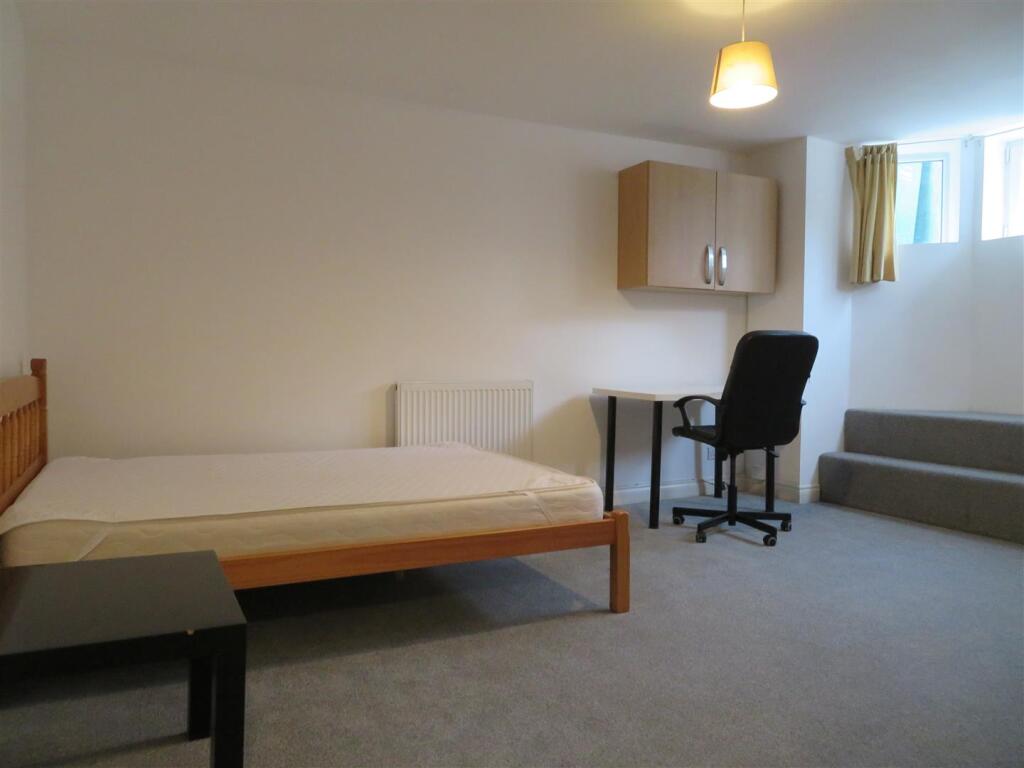 89B Cottage Room 4.JPG