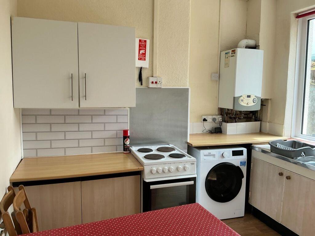 Kitchen (2).jpg