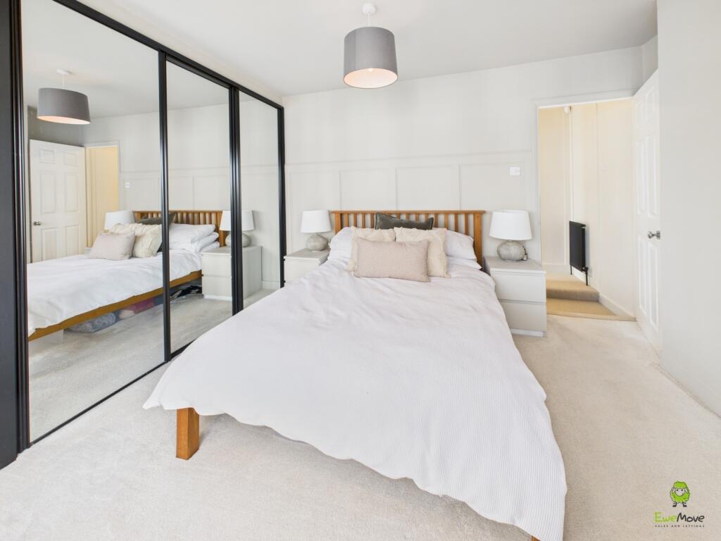 CAM03418G0-PR0191-STILL023