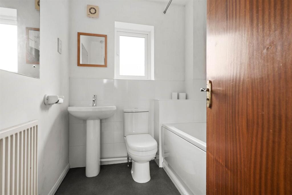 59 Grasshopper Avenue - bathroom (brochure).jpg