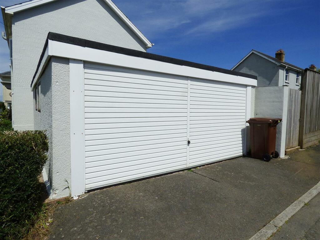 Garage.jpg