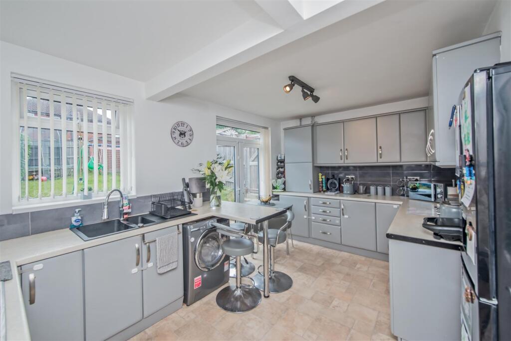 Fitted Breakfast / Dining Kitchen: