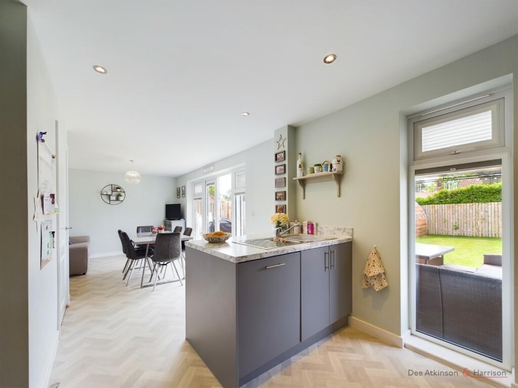 Kitchen/Dining Area