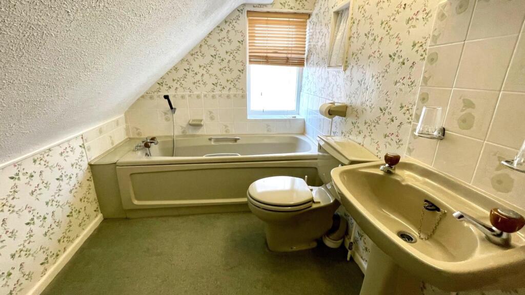 SEPARATE 3 PIECE BATHROOM