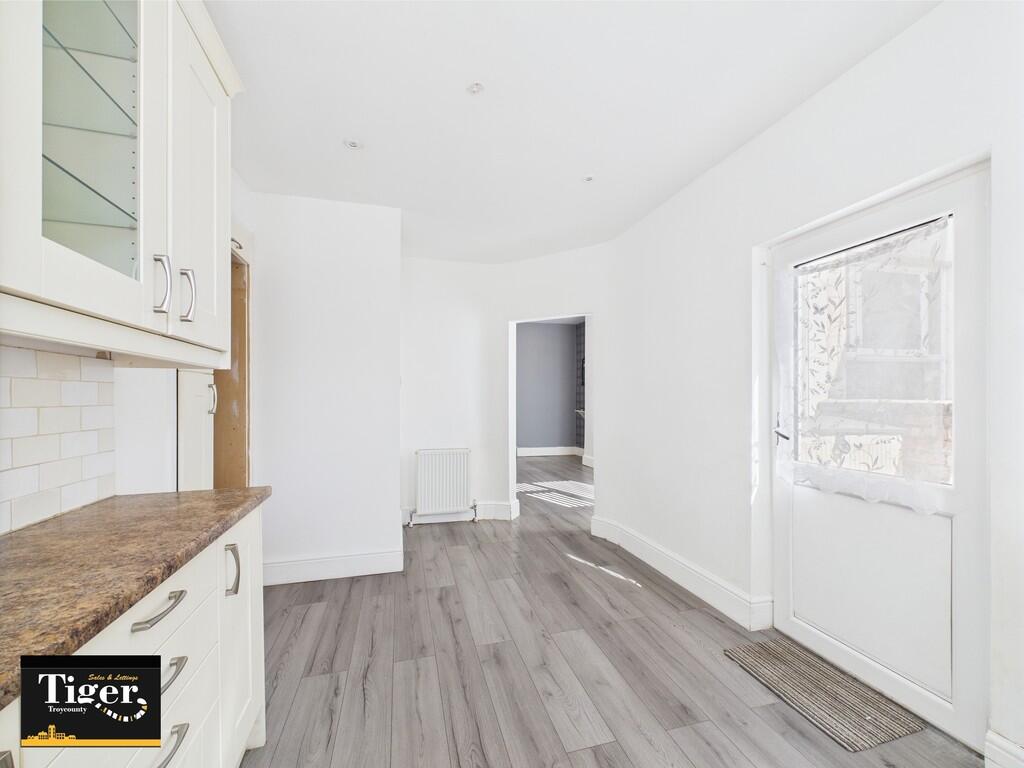 CAM02176G0-PR0583...