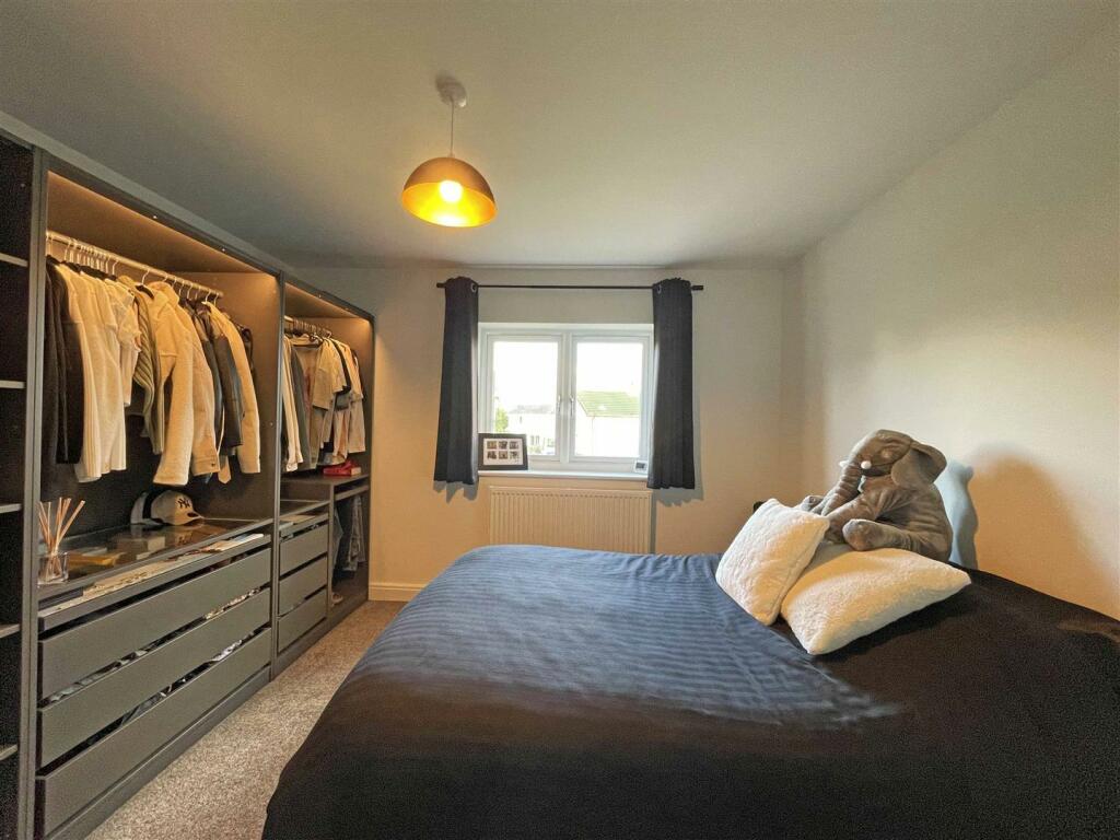 Lilford Gardens 20a - Master Bed JPG.jpg