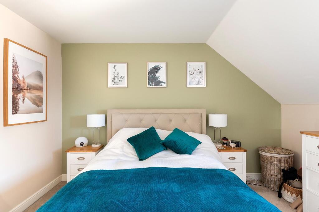 2A4RPY - Bedroom J.jpg