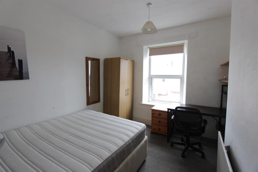 Bedroom 1.JPG