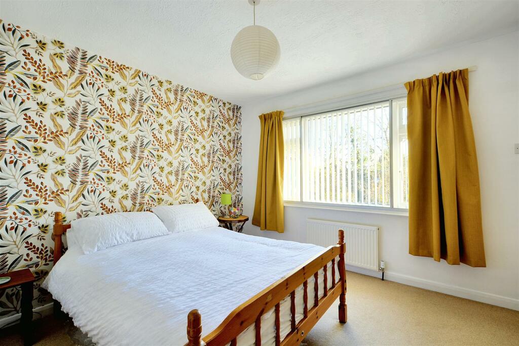 Bedroom 1_2.jpeg