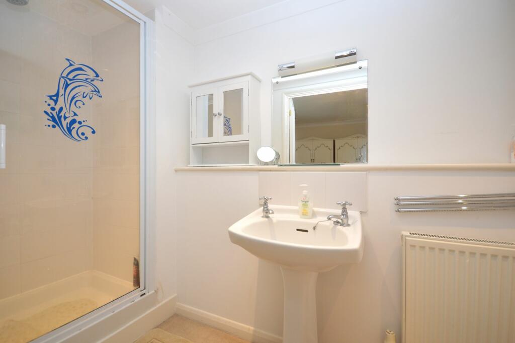 EN-SUITE TO MAIN BEDROOM