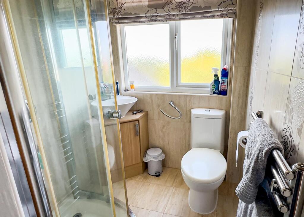 EN-SUITE SHOWER ROOM (2)