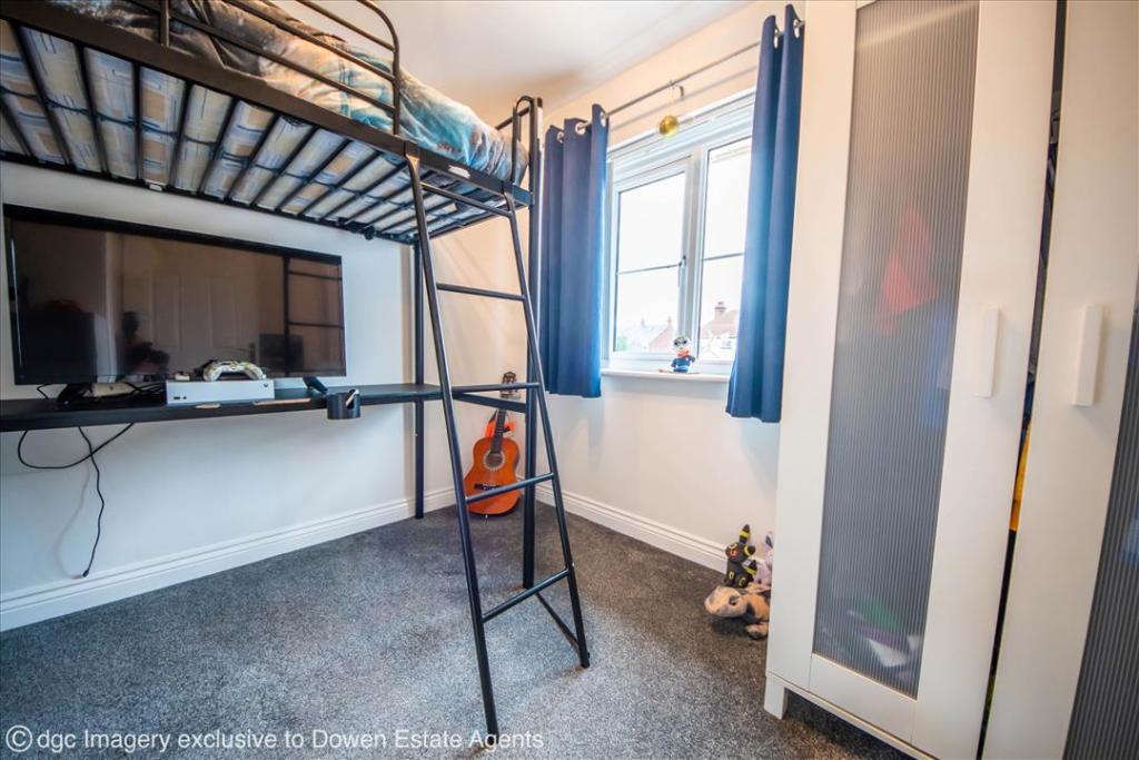 BEDROOM 4