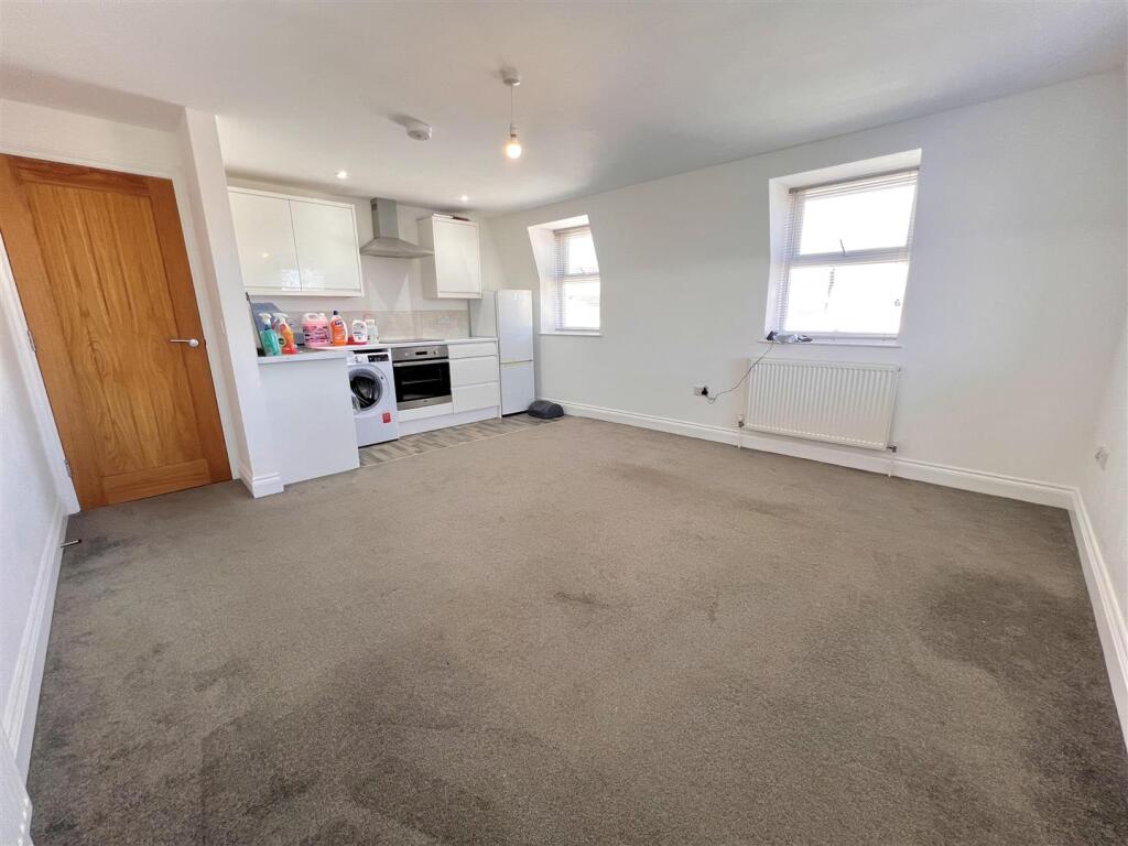 Lounge and kitchen.jpeg