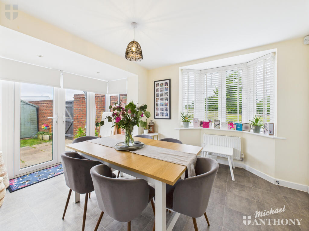 CAM03852G0-PR0306-STILL014