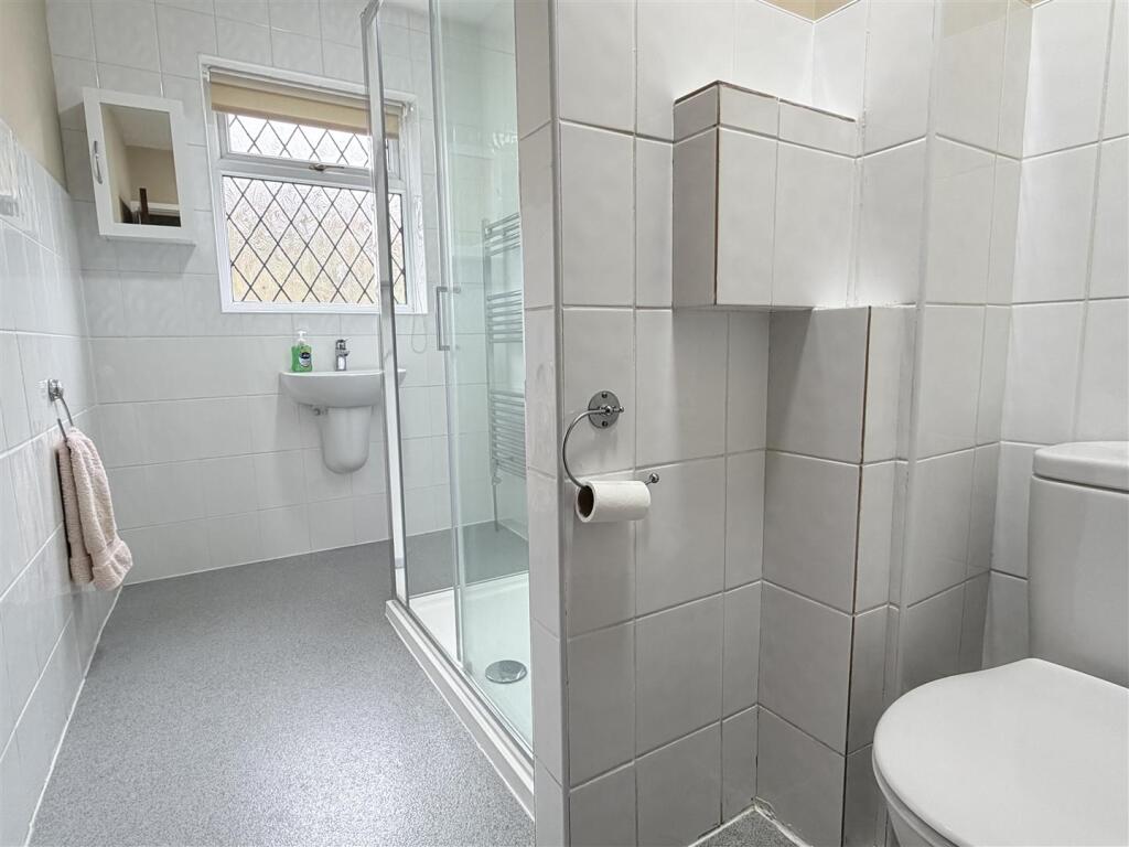 SHOWER ROOM/WC
