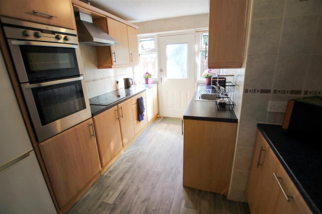 Kitchen (2).jpg