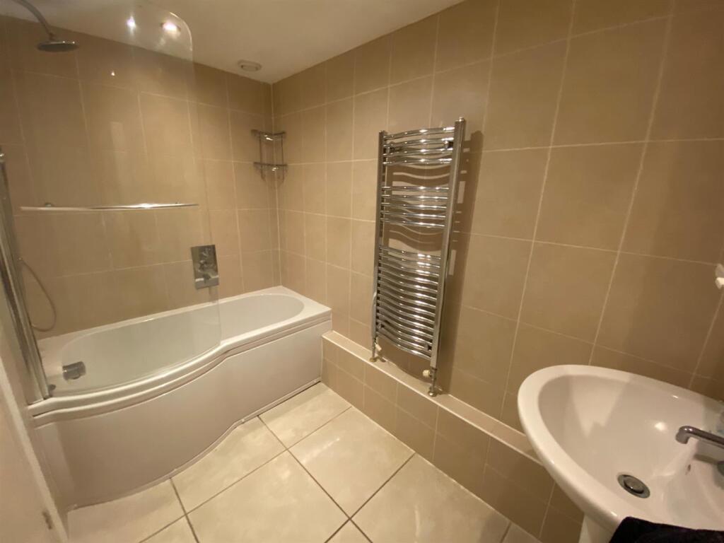 BATHROOM 1.jpg